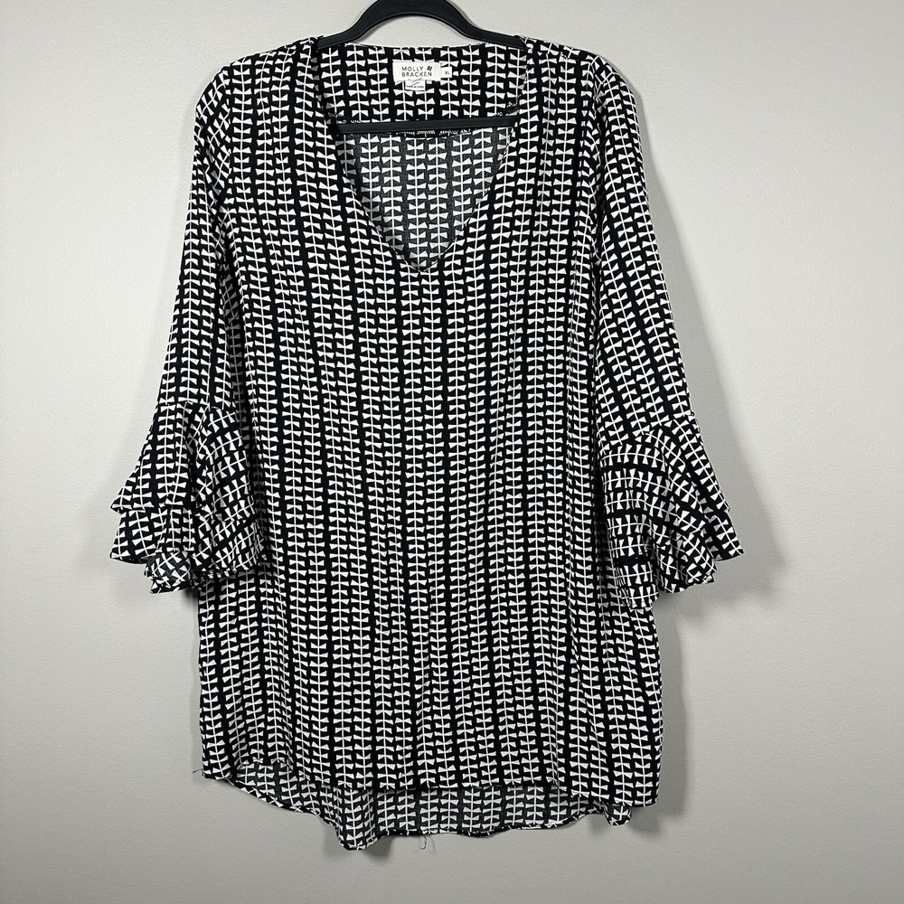 Molly Bracken XL Blouse Black White 3/4 Sleeve Ruffle Cuff Geometric V-Neck